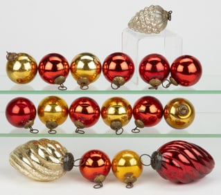 CONTEMPORARY KUGEL-STYLE GLASS CHRISTMAS ORNAMENTS, LOT OF 17