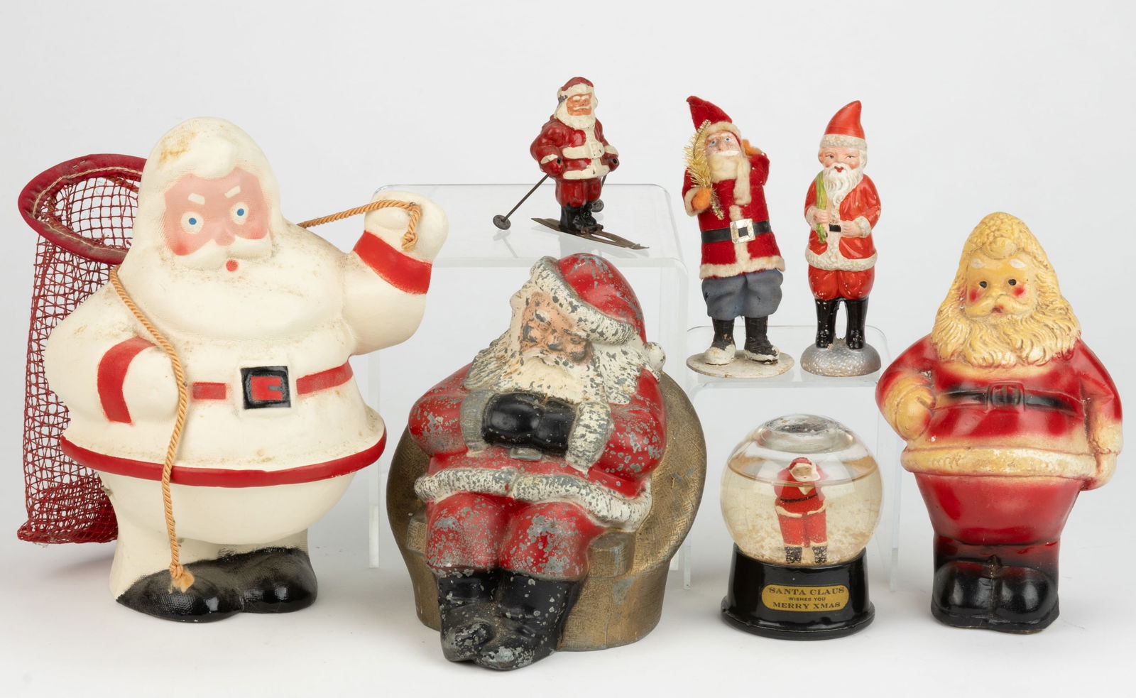 ASSORTED VINTAGE SANTA CLAUS CHRISTMAS DECORATIONS / FIGURES, LOT OF SEVEN: ASSORTED VINTAGE SANTA CLAUS CHRISTMAS DECORATIONS / FIGURES, LOT OF SEVEN, comprising a pulp paper / papier mache figure with his net candy container bag on his back; a small Japanese figure with a c