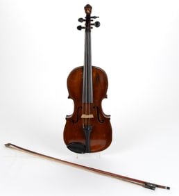 ANTIQUE / VINTAGE CARVED VIOLIN