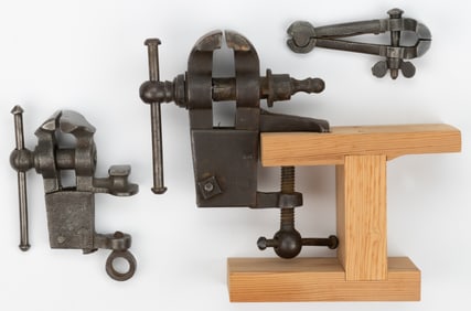 ASSORTED IRON FORGED JEWELERS / WATCHMAKER / GUNSMITH BENCH AND HAND-HELD VISES, LOT OF THREE