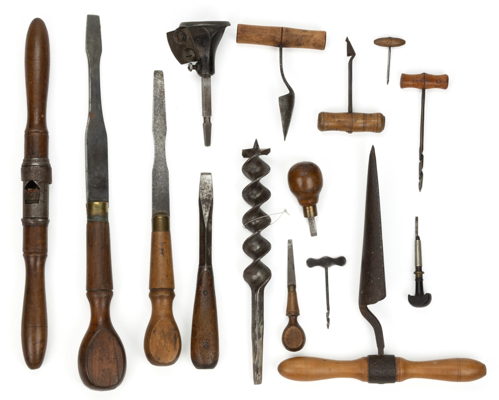 ASSORTED CARPENTRY / WOODWORKING TOOLS, LOT OF 15: ASSORTED CARPENTRY / WOODWORKING TOOLS, LOT OF 15, comprising of two screw turns with shaped blades, including a T. Bradburn and a Stanley example, two chisels including a H. D. Smith Perfect Handle a