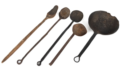 ASSORTED WROUGHT-IRON AND WOODEN HEARTH COOKING UTENSILS, LOT OF FIVE