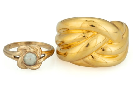 VINTAGE / CONTEMPORARY 10K AND 14K YELLOW GOLD LADY'S RINGS, LOT OF TWO