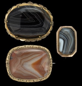 VICTORIAN / ANTIQUE 10K GOLD AND OTHER BANDED AGATE BROOCHES, LOT OF THREE