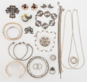 ANTIQUE / VINTAGE / CONTEMPORARY STERLING SILVER BRACELETS AND JEWELRY, LOT OF 29 PIECES