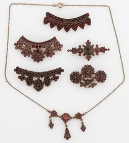 VICTORIAN / ANTIQUE AND VINTAGE GOLD-FILLED AND OTHER GARNET JEWELRY, LOT OF SIX