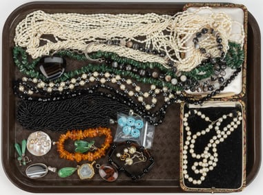 ANTIQUE / VINTAGE / CONTEMPORARY STONE, GLASS, AND OTHER JEWELRY, LOT OF 34 PIECES