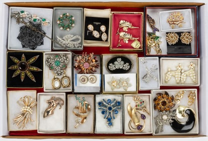 VINTAGE / CONTEMPORARY RHINESTONE, FIGURAL, AND OTHER COSTUME JEWELRY, LOT OF 38 PIECES