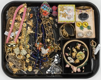 VINTAGE / CONTEMPORARY FIGURAL AND MOTIF COSTUME JEWELRY, UNCOUNTED LOT