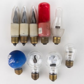 ASSORTED VINTAGE AEROLUX-STYLE FLAME FIGURAL FILAMENT AND OTHER NOVELTY LIGHT BULBS, LOT OF NINE