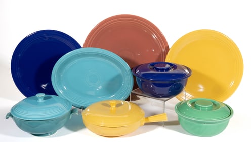 HOMER LAUGHLIN FIESTAWARE CERAMIC KITCHEN AND TABLE ARTICLES, LOT OF EIGHT