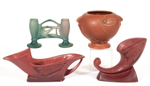 AMERICAN ROSEVILLE ART POTTERY ARTICLES, LOT OF FOUR