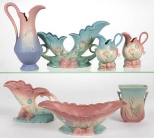 AMERICAN HULL FLORAL MOTIF ART POTTERY ARTICLES, LOT OF SEVEN