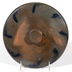 MID-ATLANTIC DECORATED STONEWARE CAKE CROCK COVER