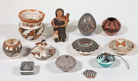SOUTHWEST NATIVE AMERICAN HAND-PAINTED POTTERY ARTICLES, LOT OF 12