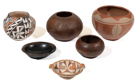 SOUTHWESTERN NATIVE AMERICAN POTTERY ARTICLES, LOT OF SIX