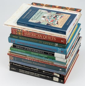 QUILTS AND TEXTILES REFERENCE VOLUMES, LOT OF 17