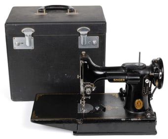 SINGER MODEL NO. 221 / FEATHERWEIGHT PORTABLE TABLE-TOP ELECTRIC SEWING MACHINE