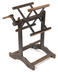 COUNTRY PAINTED MIXED WOOD SEWING / NEEDLEWORKING STAND YARN WINDER