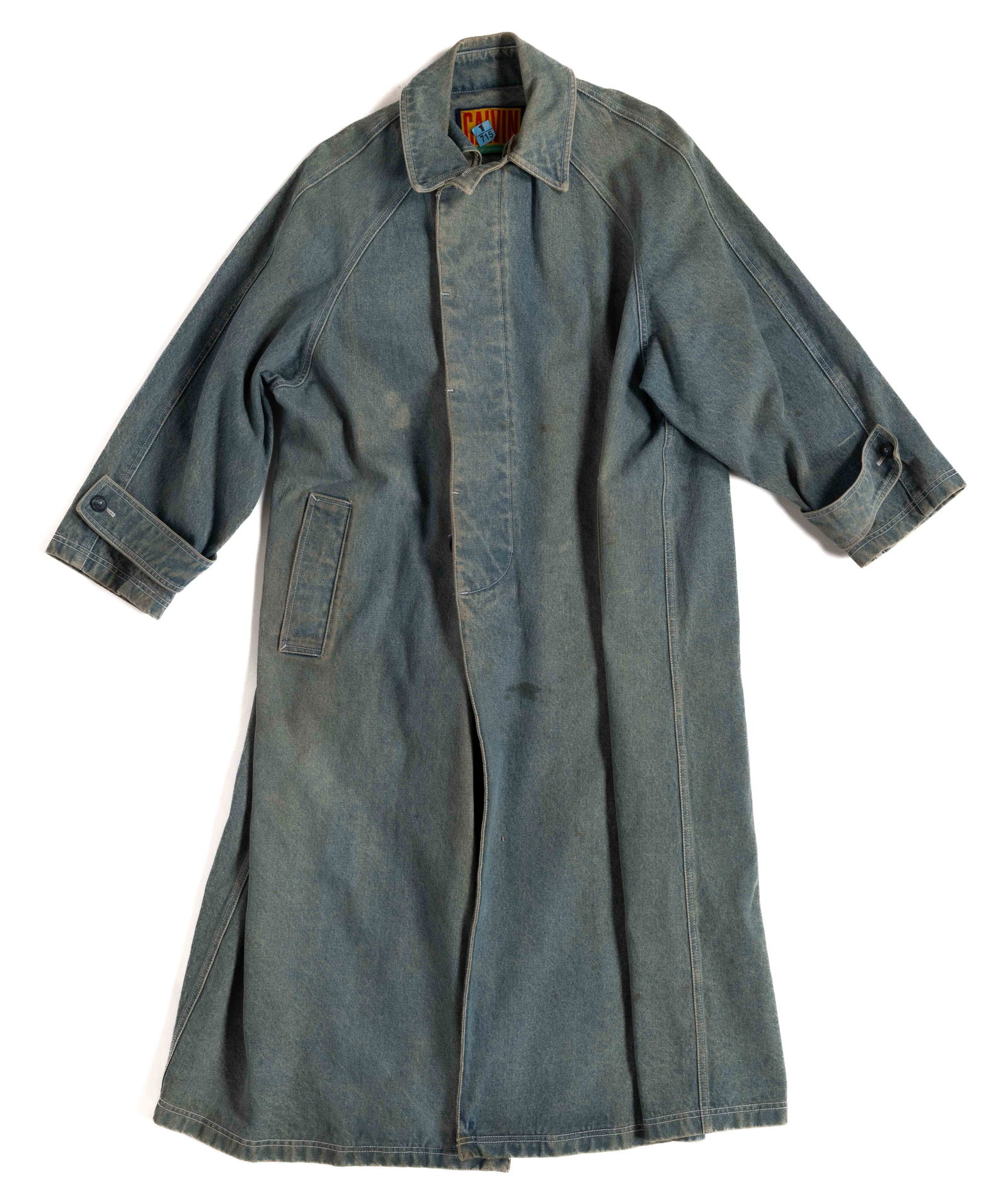 VINTAGE CALVIN KLEIN DENIM MEN'S OVERSIZED / TRENCH COAT: VINTAGE CALVIN KLEIN DENIM MEN'S OVERSIZED / TRENCH COAT, front with hidden buttons and two pockets, large interior label reads "CALVIN / A DIVISION OF CALVIN KLEIN INDUSTRIES", RN 36009