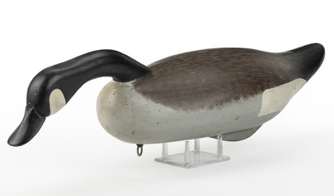 AMERICAN FOLK ART CARVED AND PAINTED CANADA GOOSE DECOY
