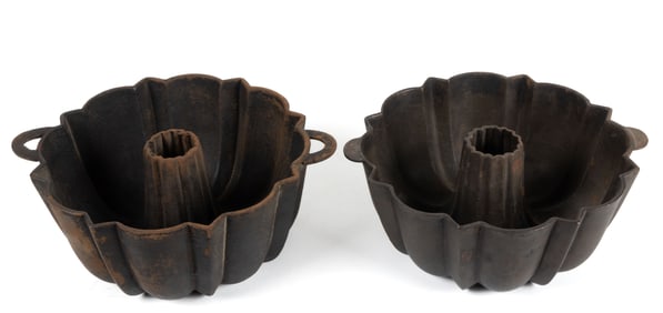 ASSORTED CAST-IRON BUNDT CAKE PANS, LOT OF TWO