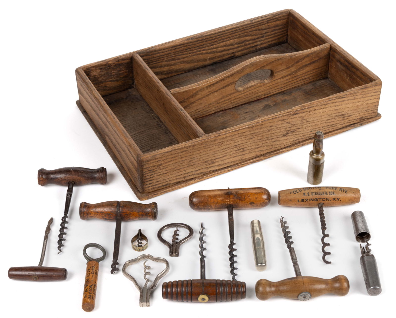 ASSORTED ADVERTISING AND VARIOUS FORMS CORKSCREWS, LOT OF 14: ASSORTED ADVERTISING AND VARIOUS FORMS CORKSCREWS, LOT OF 14, including "OLD BARTON PURE RYE" and a "WHITE LABEL", seven examples with a wooden T-form handle. Fitted in an oak thre