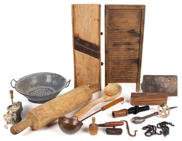 ASSORTED AMERICAN TREEN AND OTHER DOMESTIC ACCESSORIES, UNCOUNTED LOT