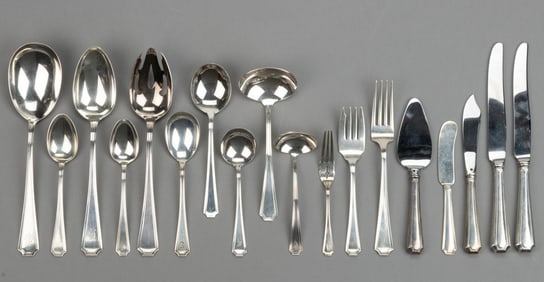 GORHAM / DURGIN "FAIRFAX" STERLING SILVER 94-PIECE FLATWARE SERVICE