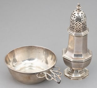 ENGLISH AND AMERICAN STERLING SILVER ARTICLES, LOT OF TWO