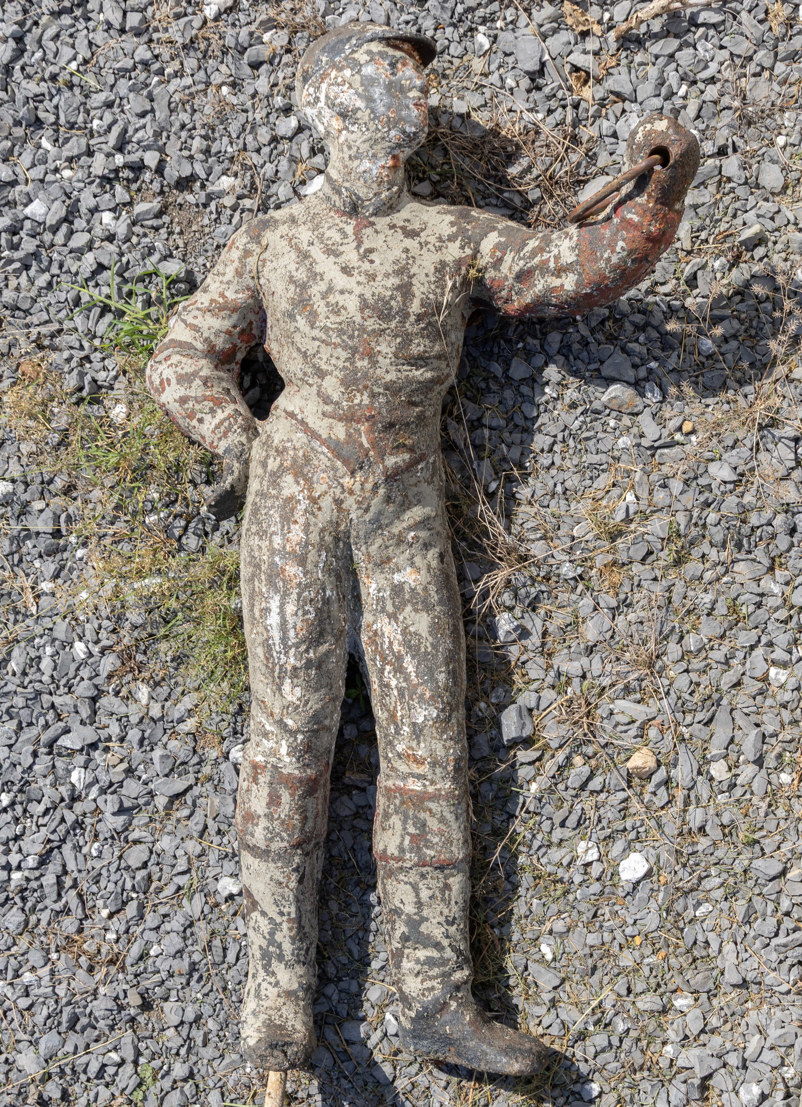 AMERICAN CAST-IRON FIGURAL LAWN JOCKEY: AMERICAN CAST-IRON FIGURAL LAWN JOCKEY, of hollow form, in the form of a man standing with one hand propped on his waist, the other raises up and holds a ring, his rear leg has a stake to secure it in