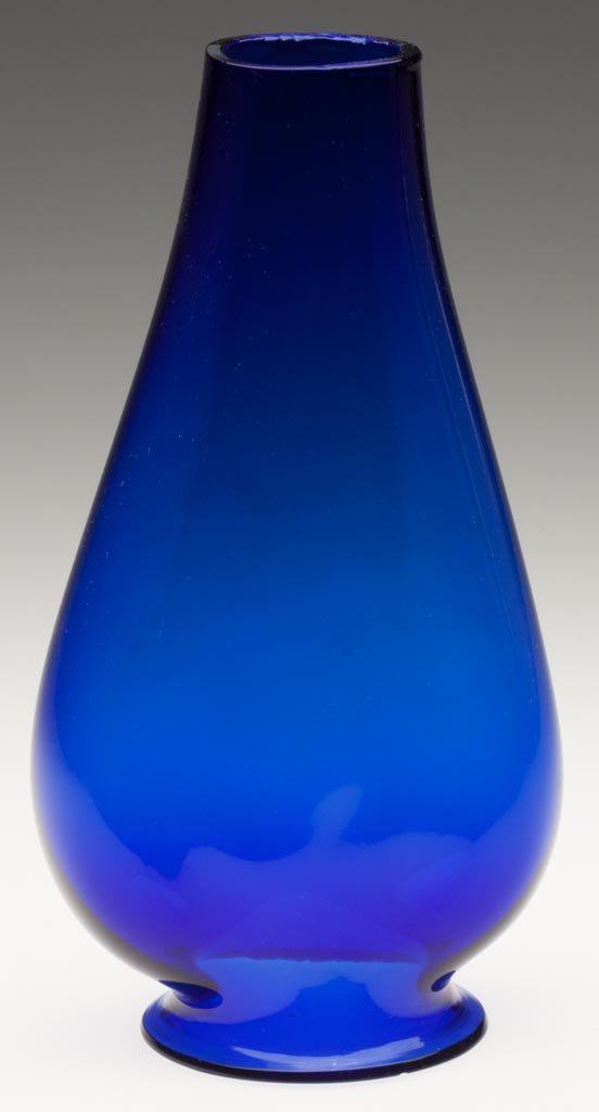 COBALT BLUE NO. 2 LIP CHIMNEY: COBALT BLUE NO. 2 LIP CHIMNEY flattened sides. Fourth quarter 19th century. 7 5/8" H, 2 5/8" D fitter. Literature: Parallels B & K II, fig. 2336a. Provenance: From the collection of the late Dorothy J