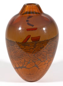 STEVEN MAIN (AMERICAN, B. 1951) STUDIO ART GLASS VASE
