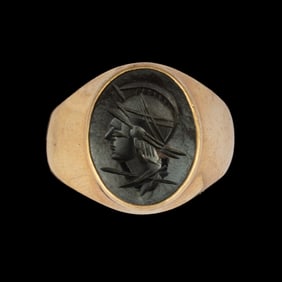 VINTAGE 18K YELLOW GOLD AND CARVED STONE INTAGLIO RING