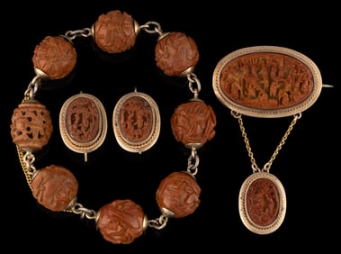 VICTORIAN / ANTIQUE 10K-14K ROSE GOLD AND OTHER HEDIAO / CARVED NUT JEWELRY, LOT OF FOUR