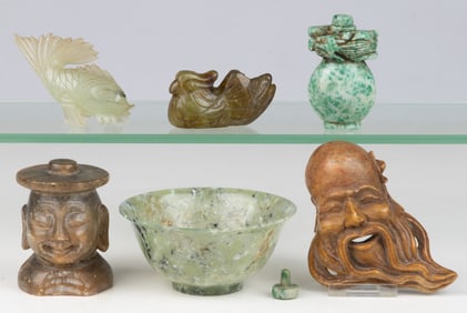 CHINESE / JAPANESE CARVED JADE AND STONE ARTICLES, LOT OF SEVEN