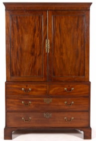 ENGLISH GEORGIAN-STYLE MAHOGANY LINEN PRESS