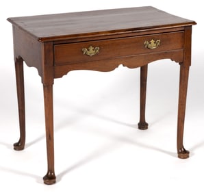 BRITISH QUEEN ANNE MAHOGANY DRESSING TABLE