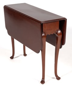 QUEEN ANNE-STYLE MAHOGANY FALL-LEAF TABLE