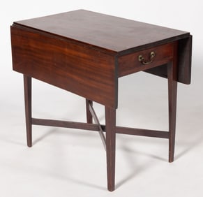 AMERICAN MAHOGANY PEMBROKE / BREAKFAST TABLE