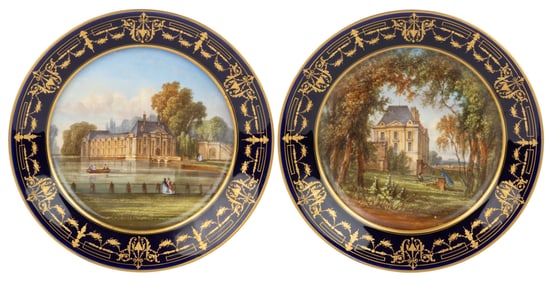 FRENCH SEVRES PORCELAIN HAND-PAINTED CHATEAU MOTIF PAIR OF CABINET PLATES