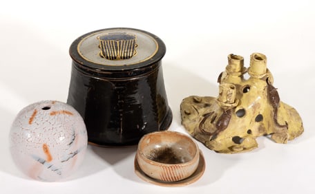 ASSORTED STUDIO POTTERY ARTICLES, LOT OF FIVE