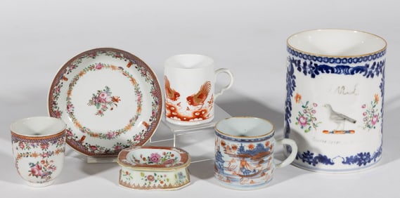 CHINESE EXPORT PORCELAIN HAND-PAINTED DRINKING AND TABLE ARTICLES, LOT OF FIVE