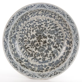 CHINESE EXPORT PORCELAIN BLUE AND WHITE FLORAL MOTIF LARGE CHARGER