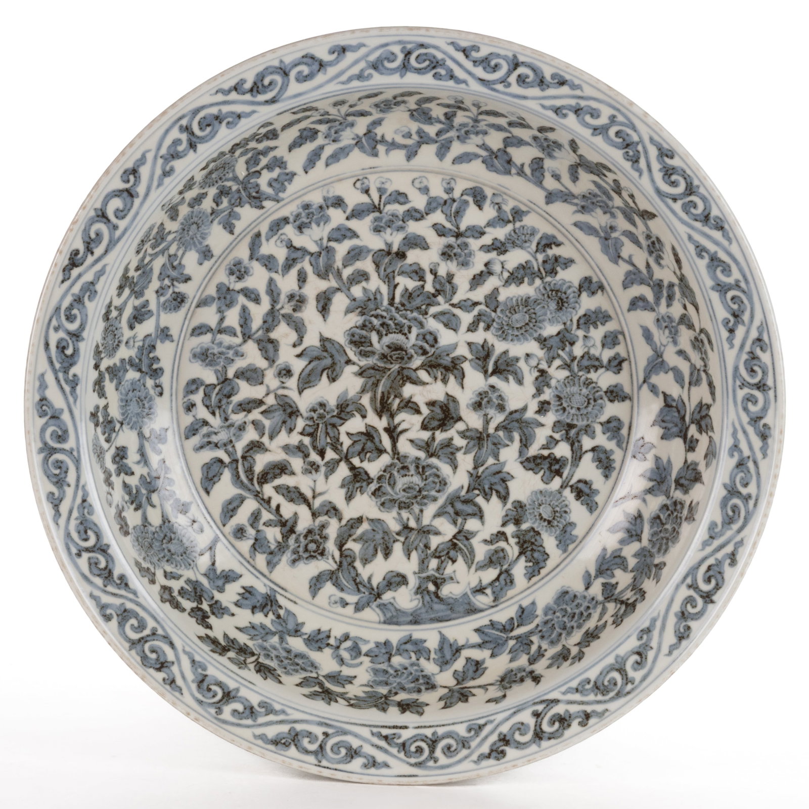 CHINESE EXPORT PORCELAIN BLUE AND WHITE FLORAL MOTIF LARGE CHARGER: CHINESE EXPORT PORCELAIN BLUE AND WHITE FLORAL MOTIF LARGE CHARGER, deeper form with scroll-decorated border. Unmarked. Probably 20th/21st century. 19 1/8" D.