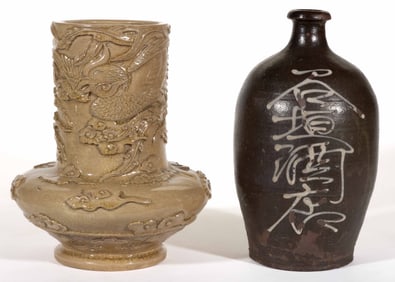 CHINESE / JAPANESE CERAMIC ARTICLES, LOT OF TWO