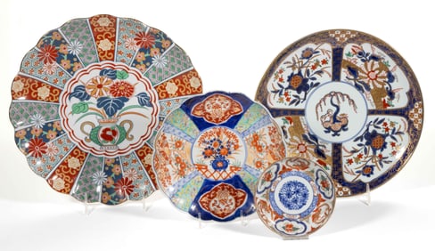 JAPANESE IMARI PORCELAIN ARTICLES, LOT OF FOUR