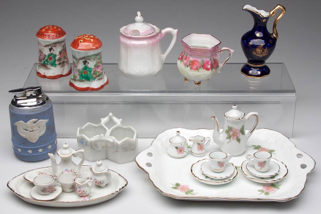 ASSORTED SMALL CERAMIC ARTICLES, LOT OF 25: ASSORTED SMALL CERAMIC ARTICLES, LOT OF 25, including two doll tea sets, the larger artist signed "V. Jackson" and marked for Reutter, Germany, other marks include Limoges and Wedgwood. 20th century.