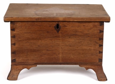 PIEDMONT, VIRGINIA FEDERAL INLAID WALNUT MINIATURE BLANKET CHEST