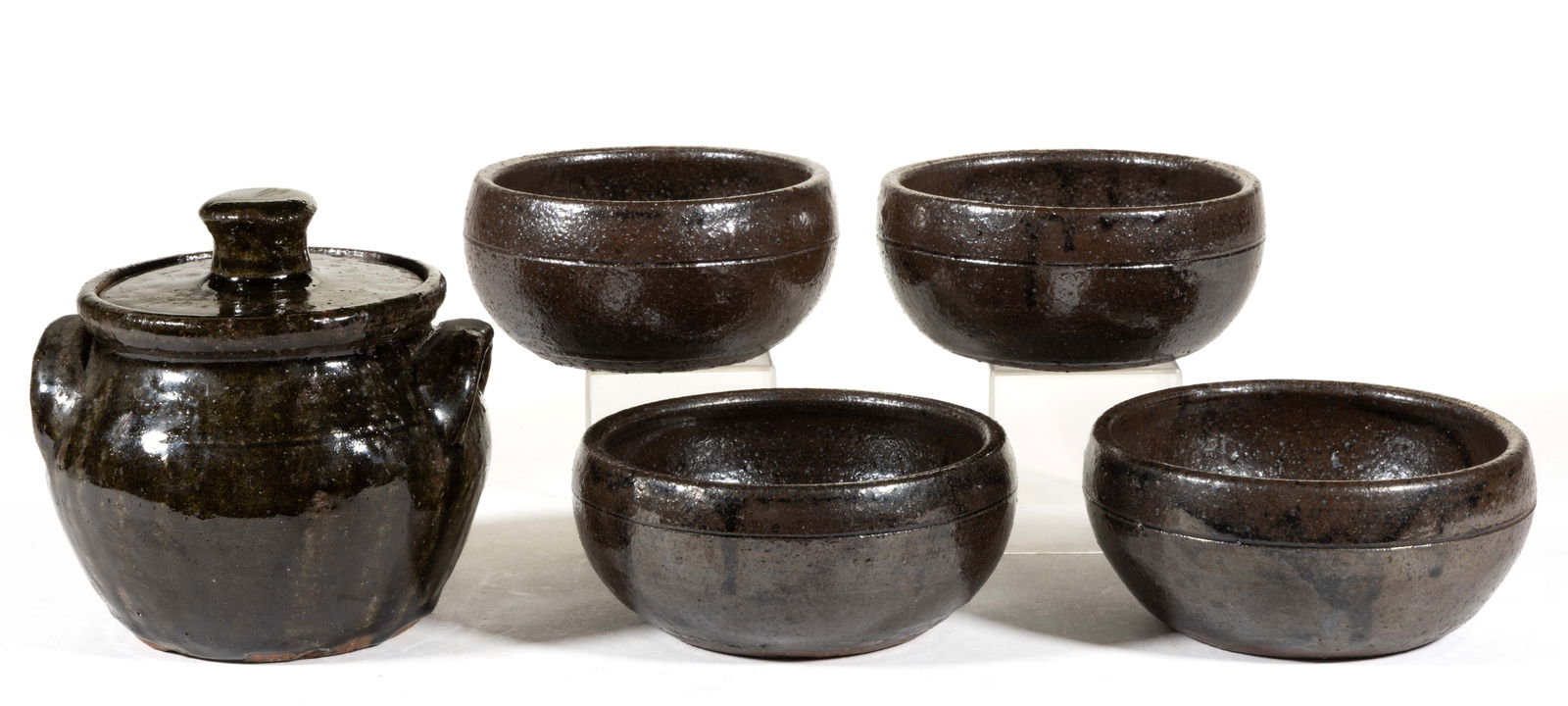 SIGNED "LANIER MEADERS" (AMERICAN, 1917-1998), GEORGIA STONEWARE TABLE ARTICLES, LOT OF FIVE (1 of 2)